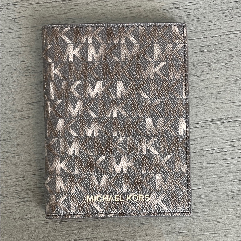 *NWOT* Michael Kors Signature Brown Passport Wallet
